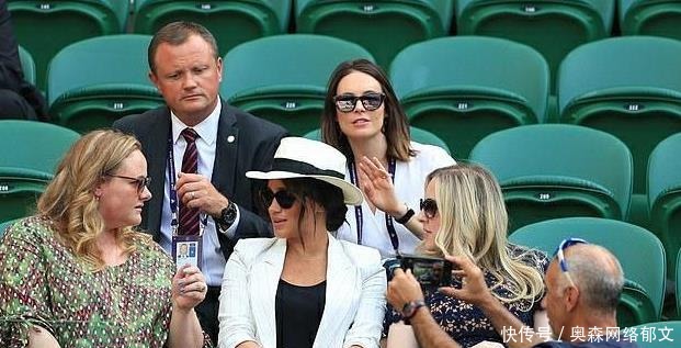 足球赛事中 足球赛事中