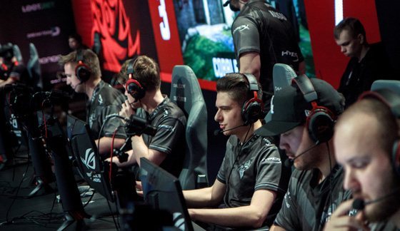 下底传中 下底传中