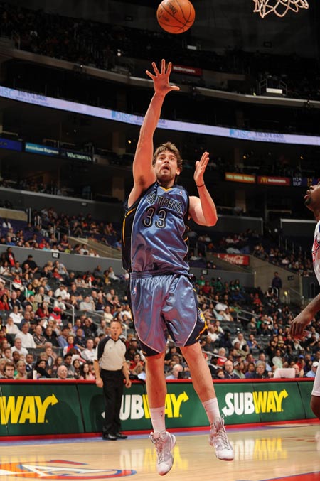 体育山东姐妹花王思雨 李缘为球迷送祝福